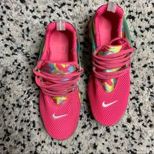 Nike Presto Pink Camo Mesh Sneakers W7